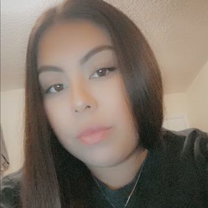 Meet your Posher, Leonor